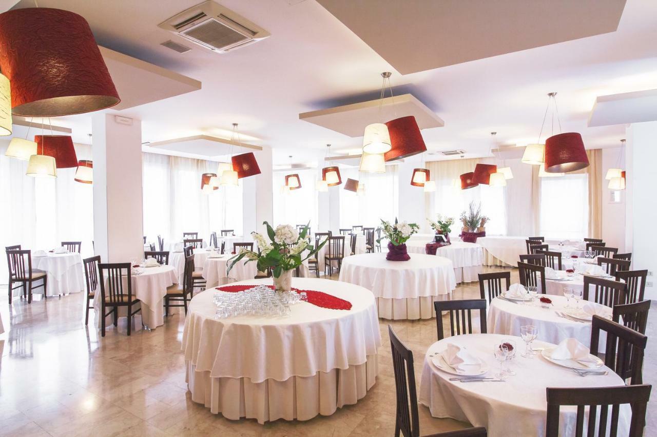 Hotel Panama Majestic Rimini Bagian luar foto